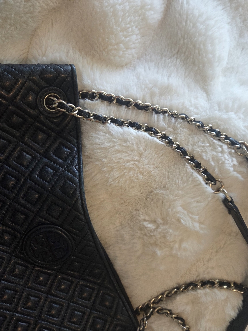 Tory Burch Black Quilted Leather Shoulder Bag with Logo Medallion - Picture 6 of 14